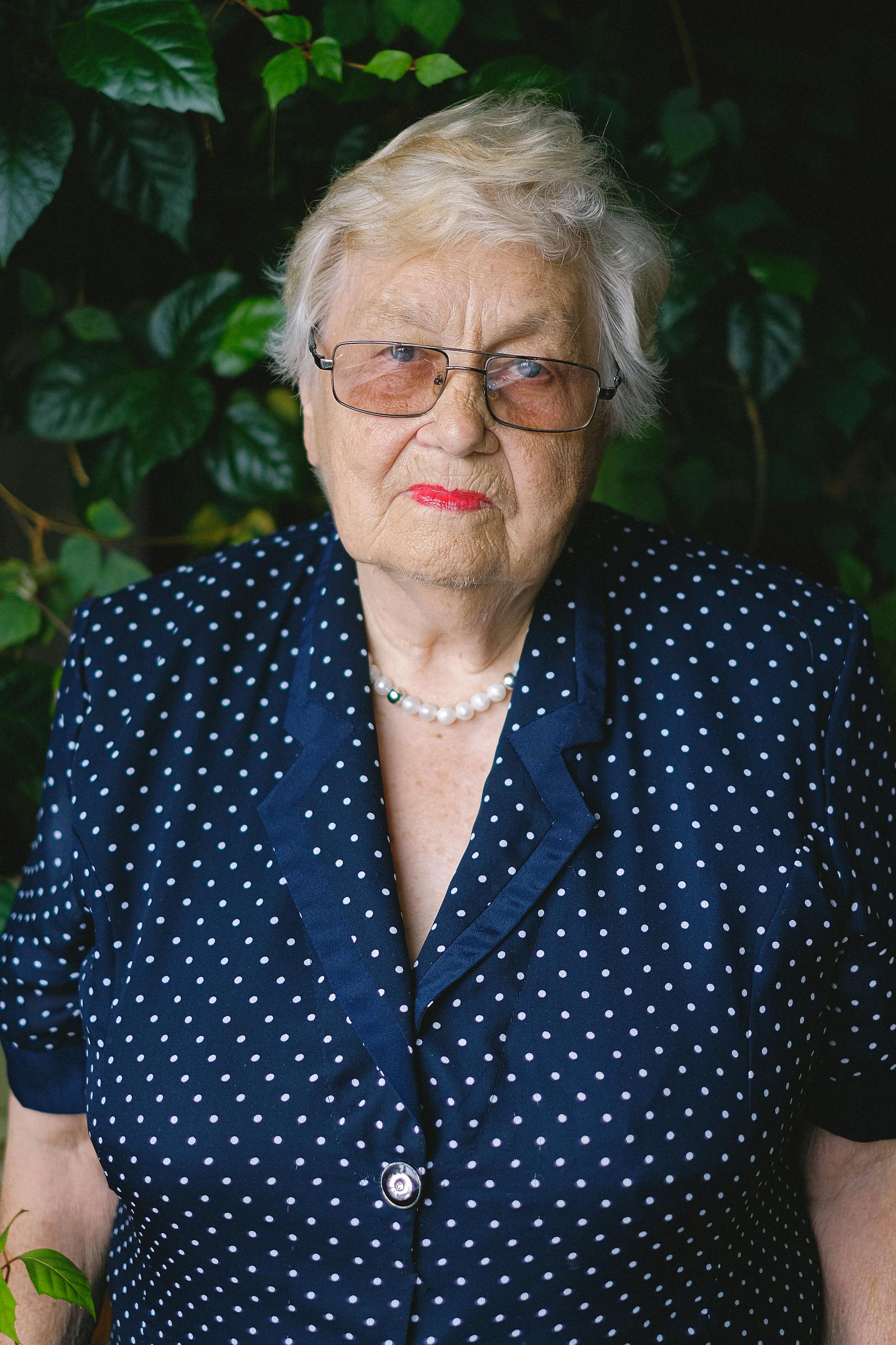 A worried older woman in a polka dot dress | Source: Pexels