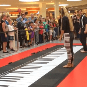 Woman Joins in on Man’s ‘Piano’ Playing and Crowd Can’t Get Enough